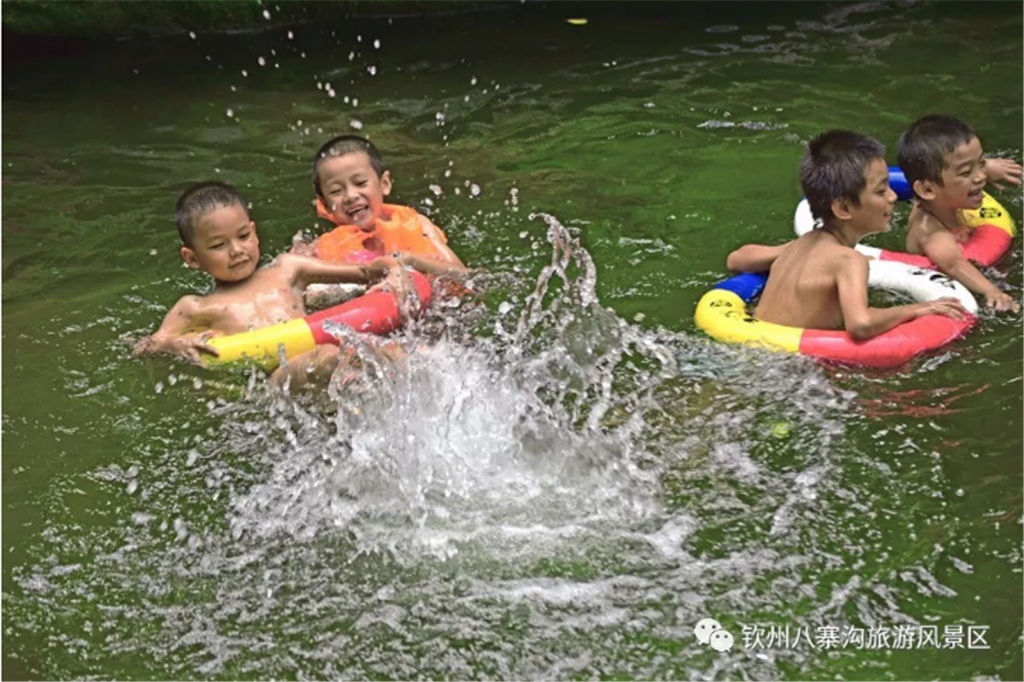 角鐵卷圓機(jī)可以把鋼材卷制成為各種形狀